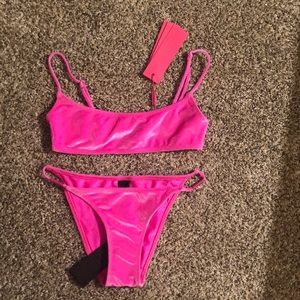 🔥🔥NEVER BEEN WORN Triangl Hot Pink Velvet suit